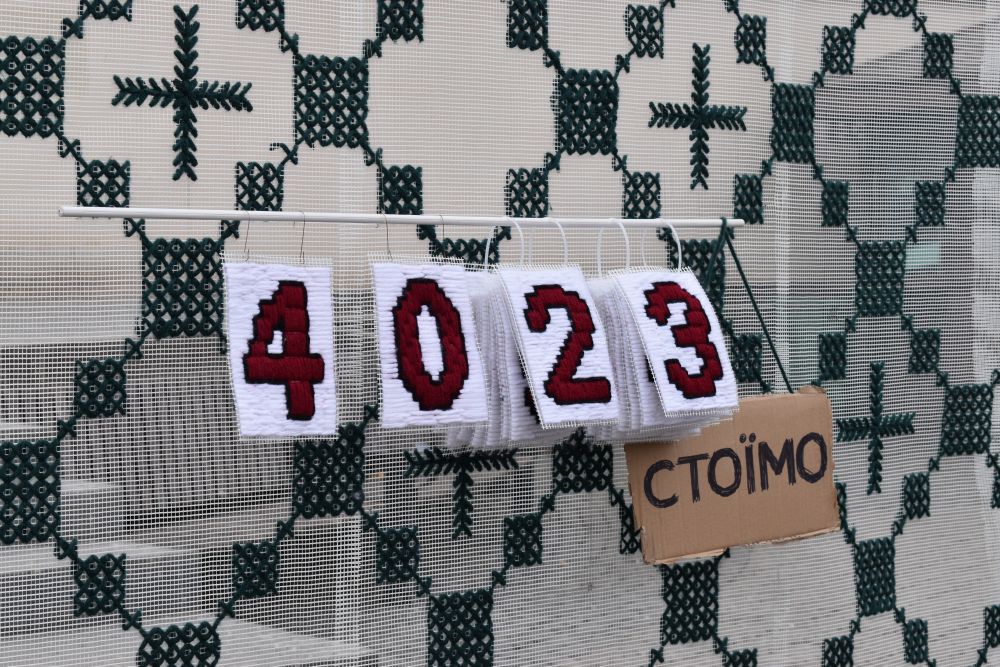 Ви зараз переглядаєте В Ужгороді рахуватимуть дні до Перемоги на вишитому календарі