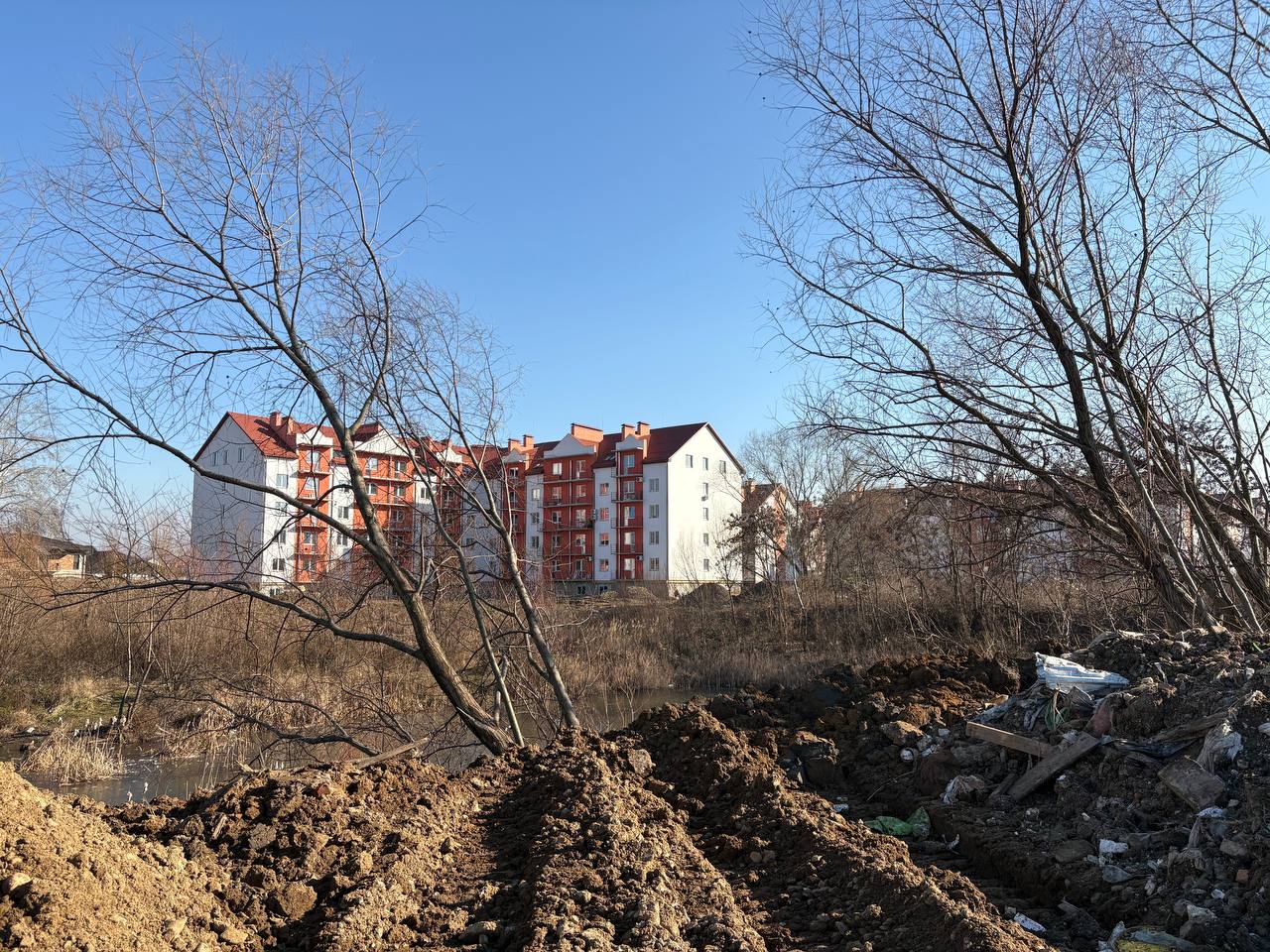 Чорні озера, Ужгород